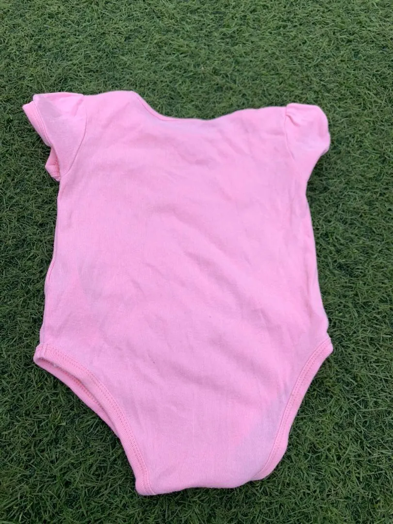 Guess pink bodysuit size 0-6months